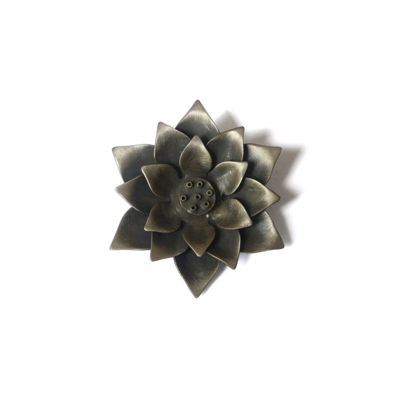 Full Bloom, Kate Alterio & Claire Beynon, brooch, 50mm x 50mm, sterling silver, 2009