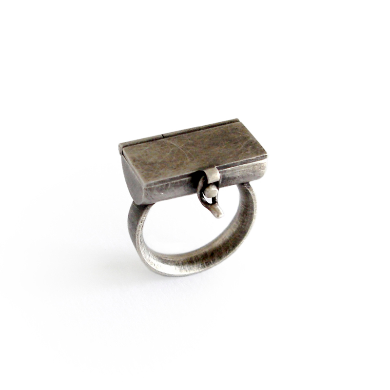 Treasure Chest, Ring, sterling silver, fine silver, 24ct gold, resin, 2006